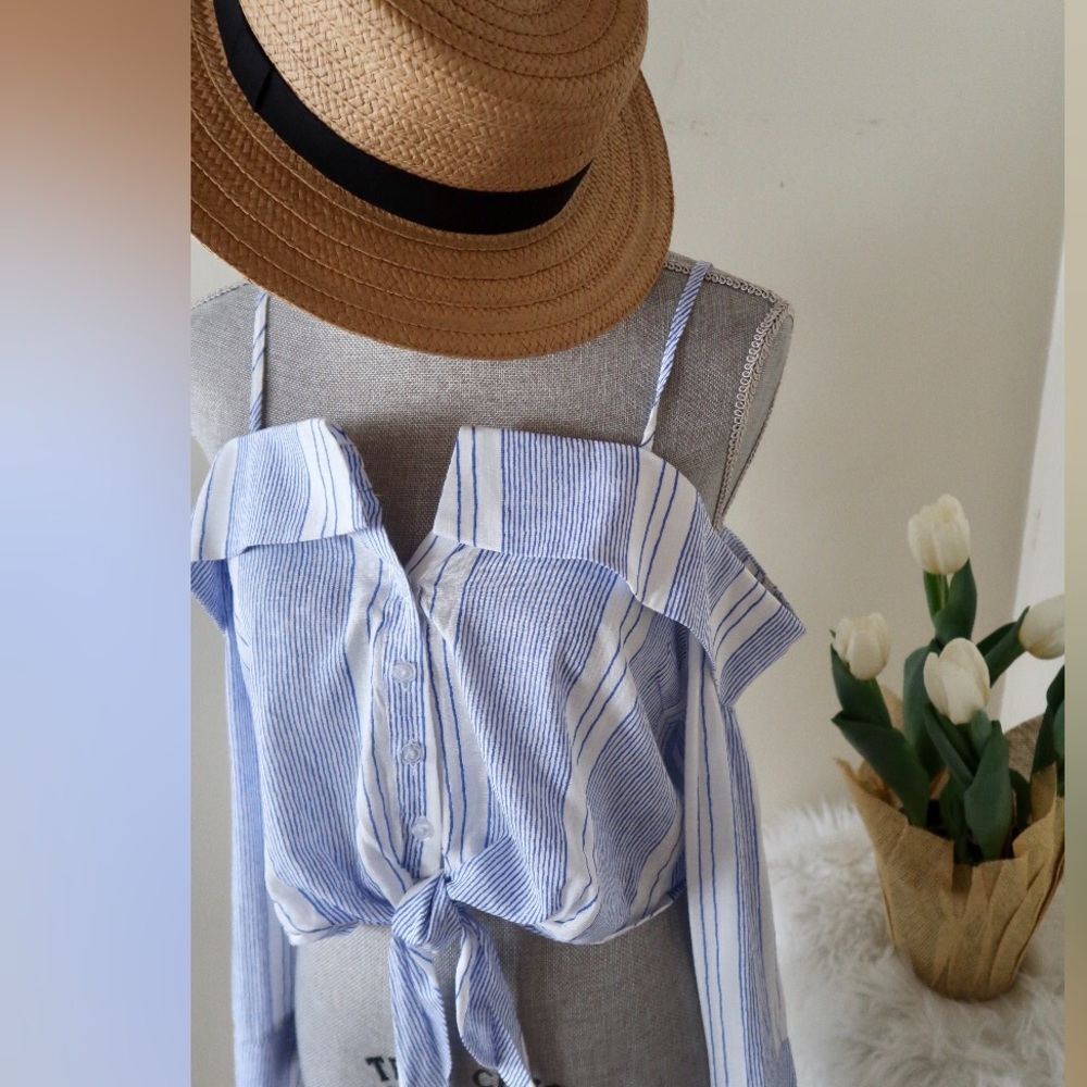ZOE- Off-Shoulder with Strap Crop Top